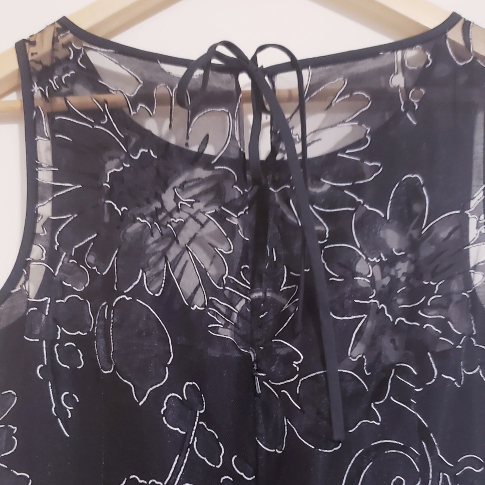 White house | black market black dress -Size 6 - Picture 5 of 8